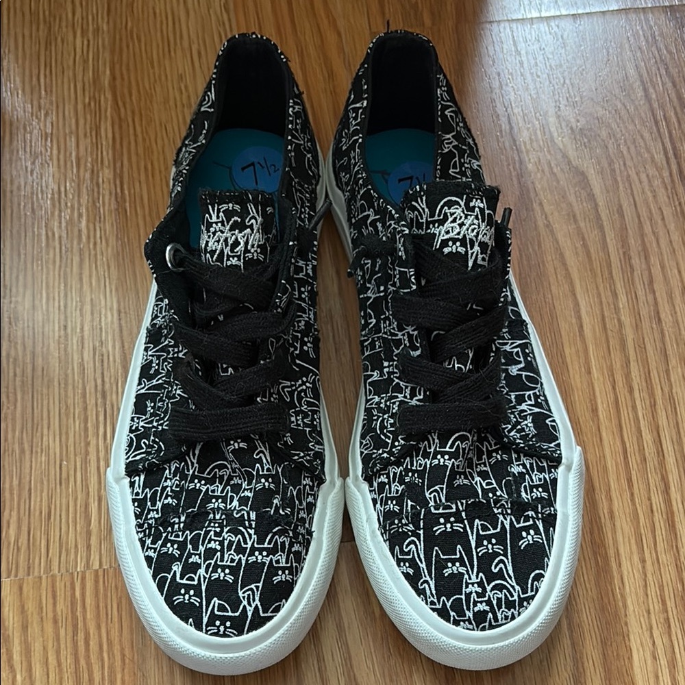 NEW Blowfish Malibu Black & White Cat Print Slip On Sneakers 7.5
